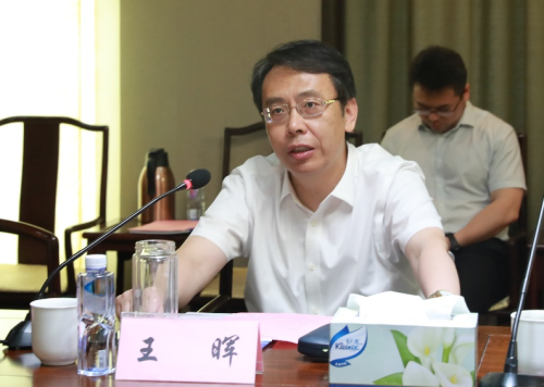 南通市委副书记,市长王晖一行调研上海光机所